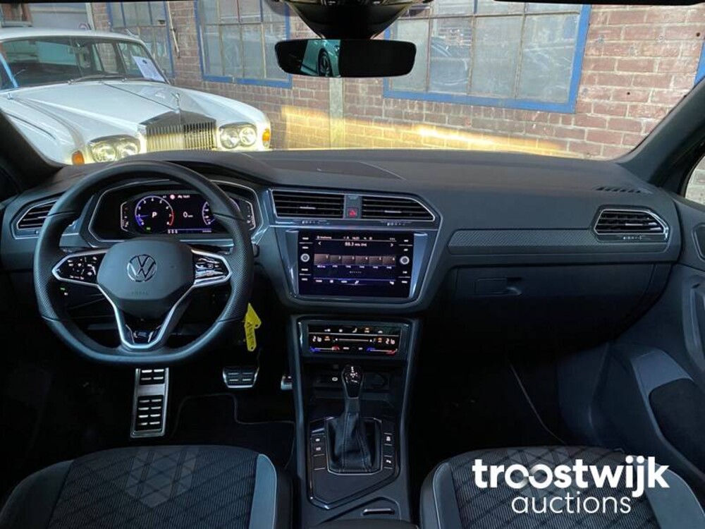 Volkswagen Tiguan R-Line TSI Life Business Auto