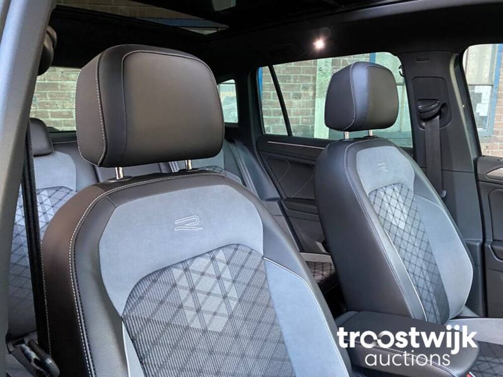 Volkswagen Tiguan R-Line TSI Life Business Auto