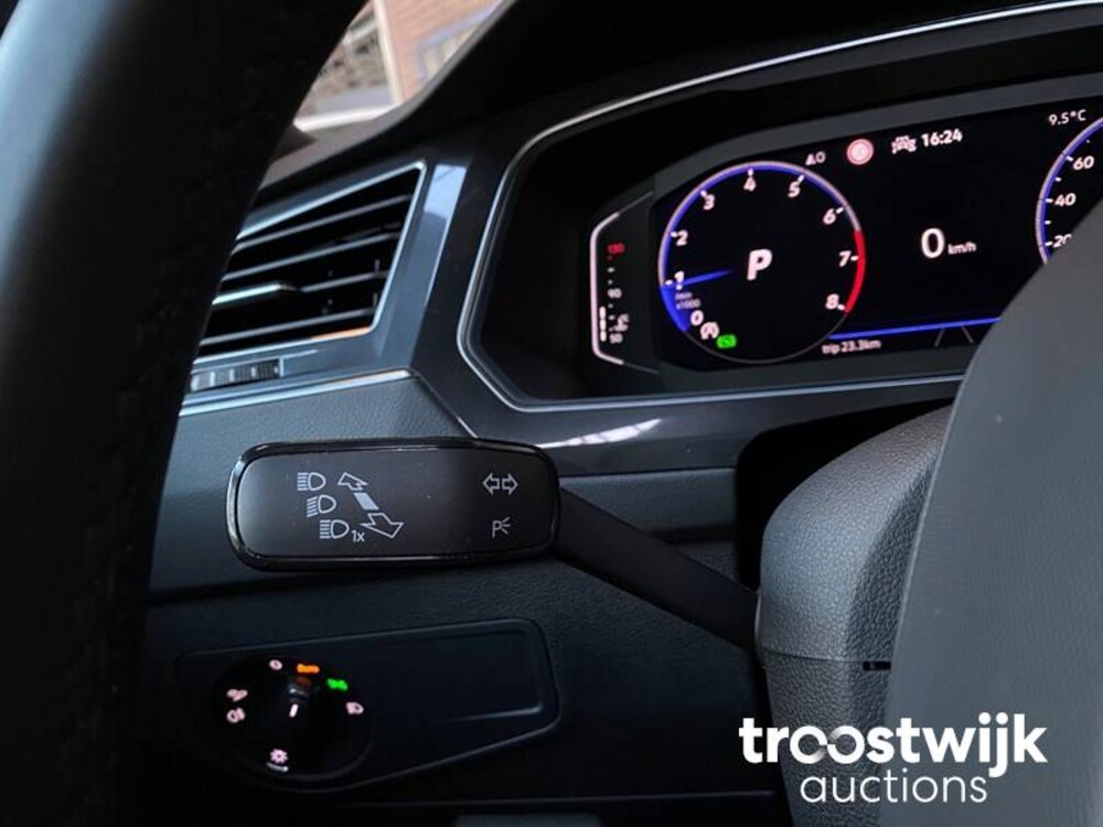 Volkswagen Tiguan R-Line TSI Life Business Auto