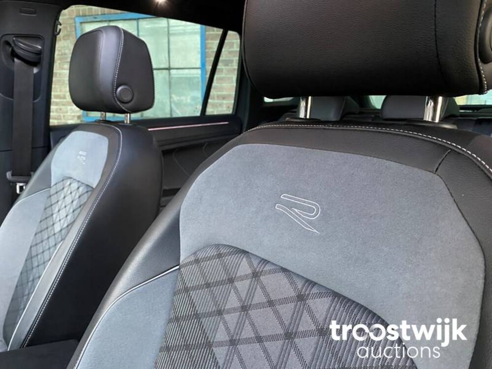 Volkswagen Tiguan R-Line TSI Life Business Auto