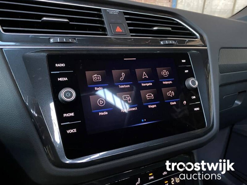 Volkswagen Tiguan R-Line TSI Life Business Auto