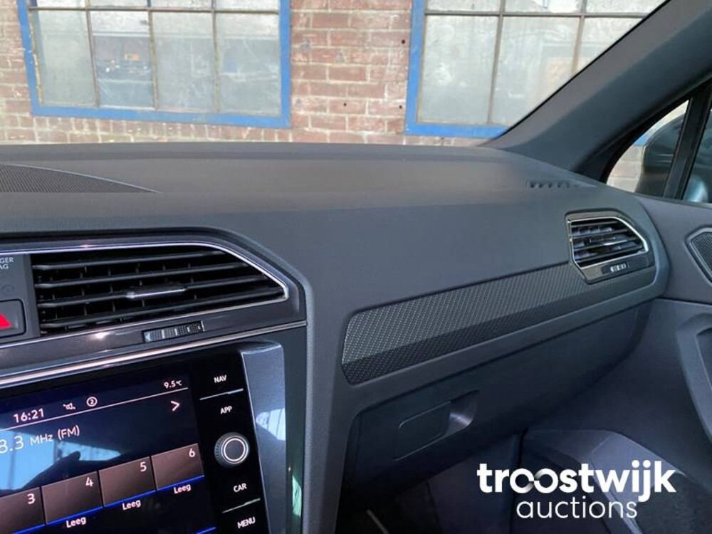 Volkswagen Tiguan R-Line TSI Life Business Auto