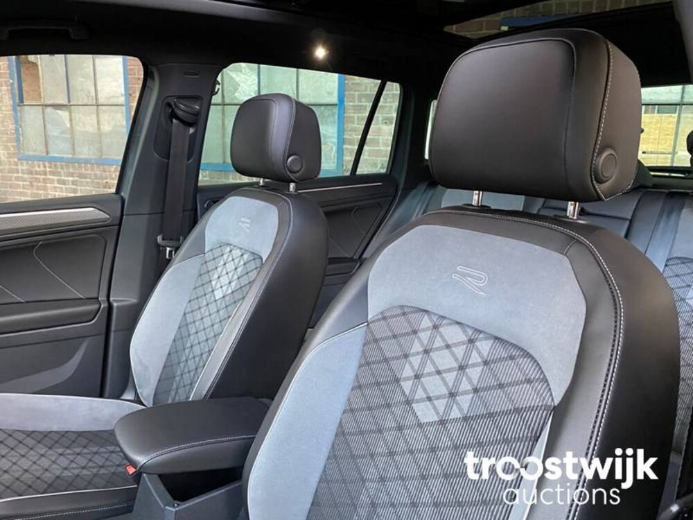 Volkswagen Tiguan R-Line TSI Life Business Auto