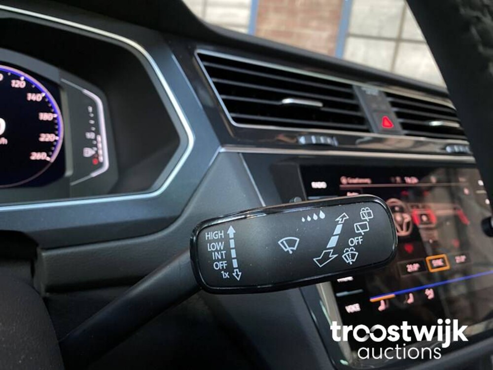 Volkswagen Tiguan R-Line TSI Life Business Auto