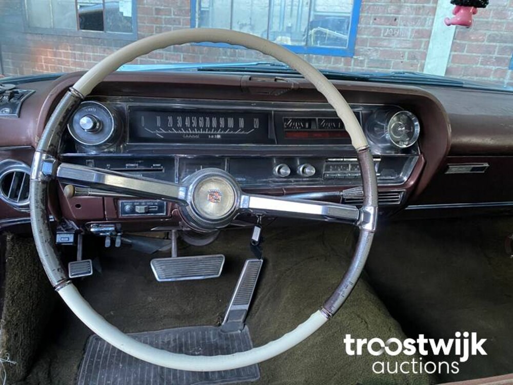 Cadillac De Ville Auto