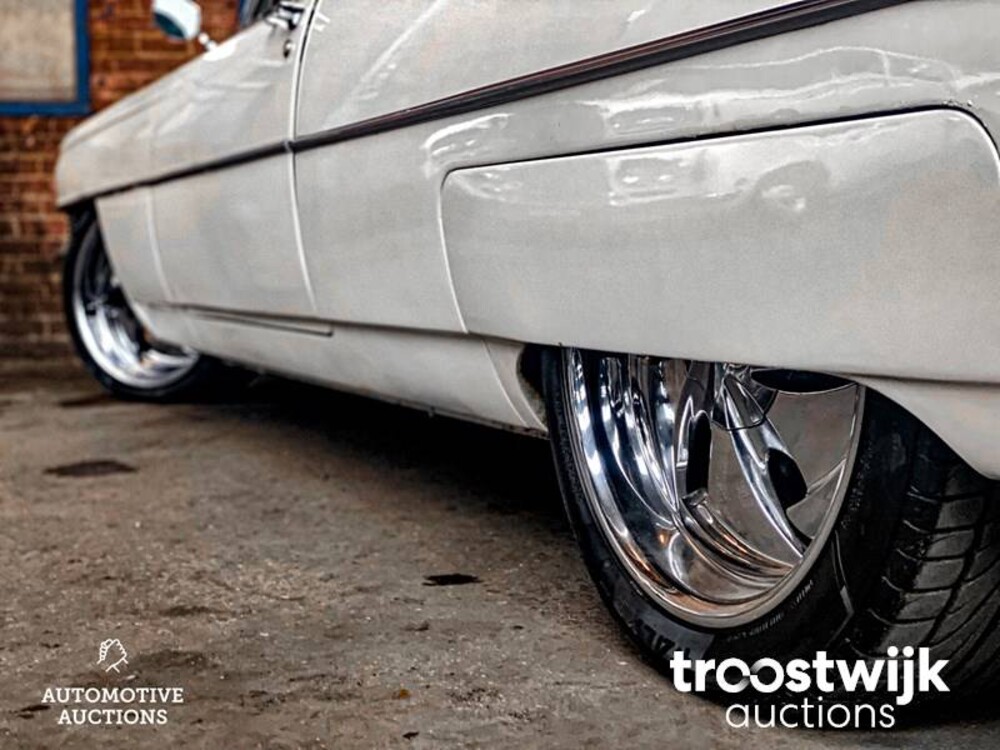 Cadillac De Ville Auto