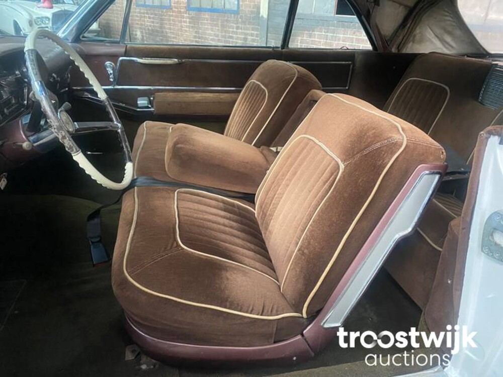 Cadillac De Ville Auto