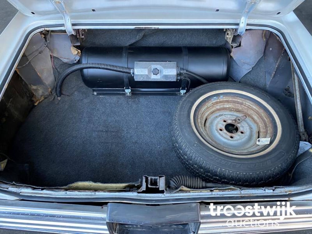 Cadillac De Ville Auto