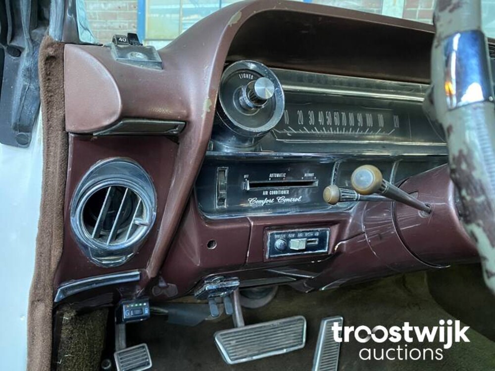 Cadillac De Ville Auto