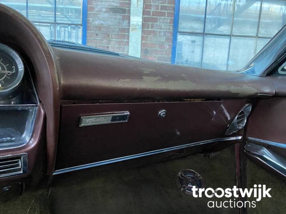 Cadillac De Ville Auto