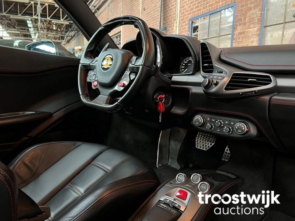 Ferrari 458 Italia F142 4.5 V8 570pk 2011