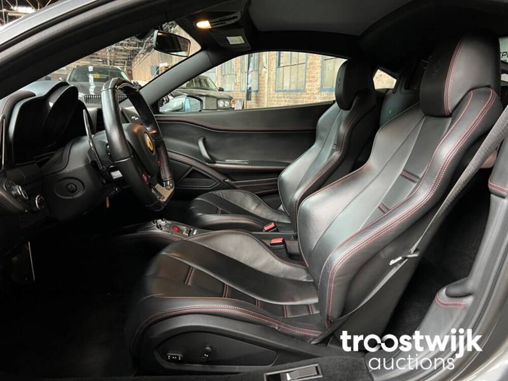 Ferrari 458 Italia F142 4.5 V8 570pk 2011