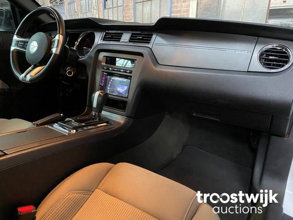 Ford Mustang V6 3.7L 305pk 2013