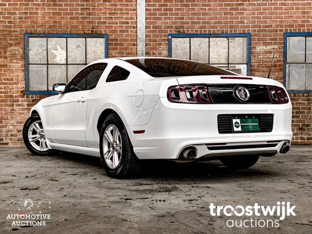 Ford Mustang V6 3.7L 305pk 2013