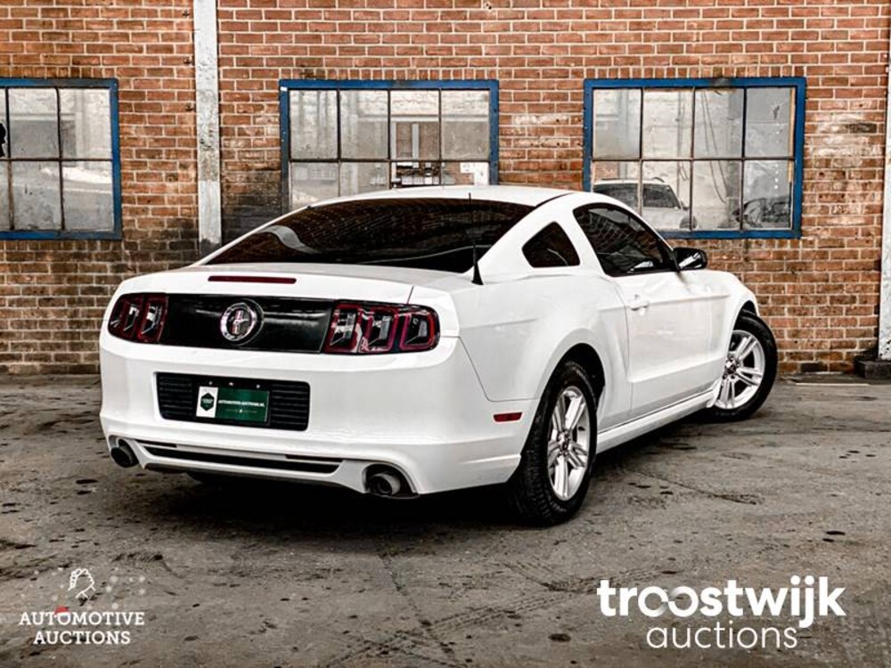 Ford Mustang V6 3.7L 305pk 2013