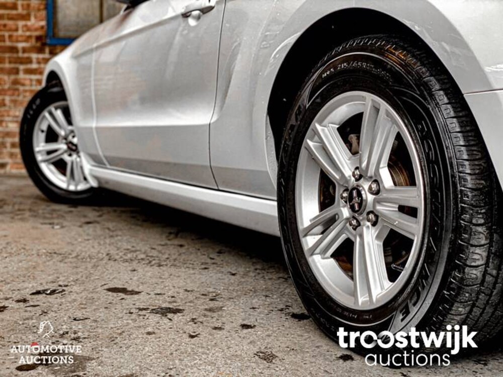 Ford Mustang V6 3.7L 305pk 2013