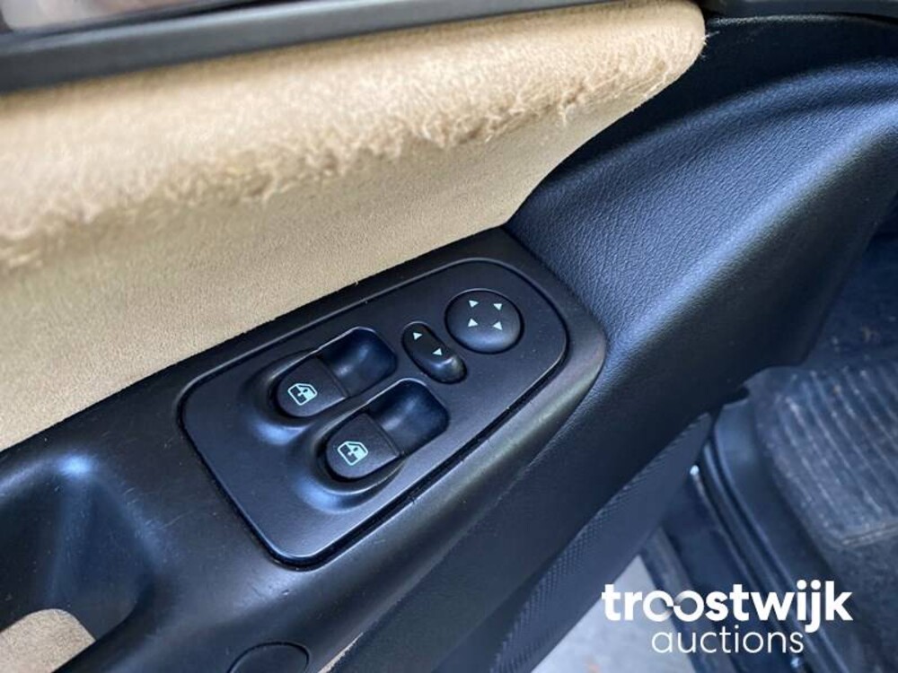 Lancia Ypsilon Platino DFN 1.4-16V 95pk 2005, -Orig.NL-, 42-RB-ZB