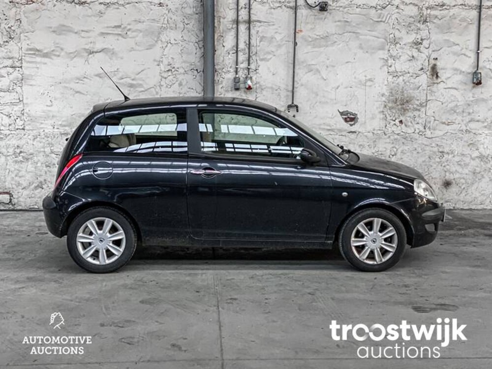 Lancia Ypsilon Platino DFN 1.4-16V 95pk 2005, -Orig.NL-, 42-RB-ZB