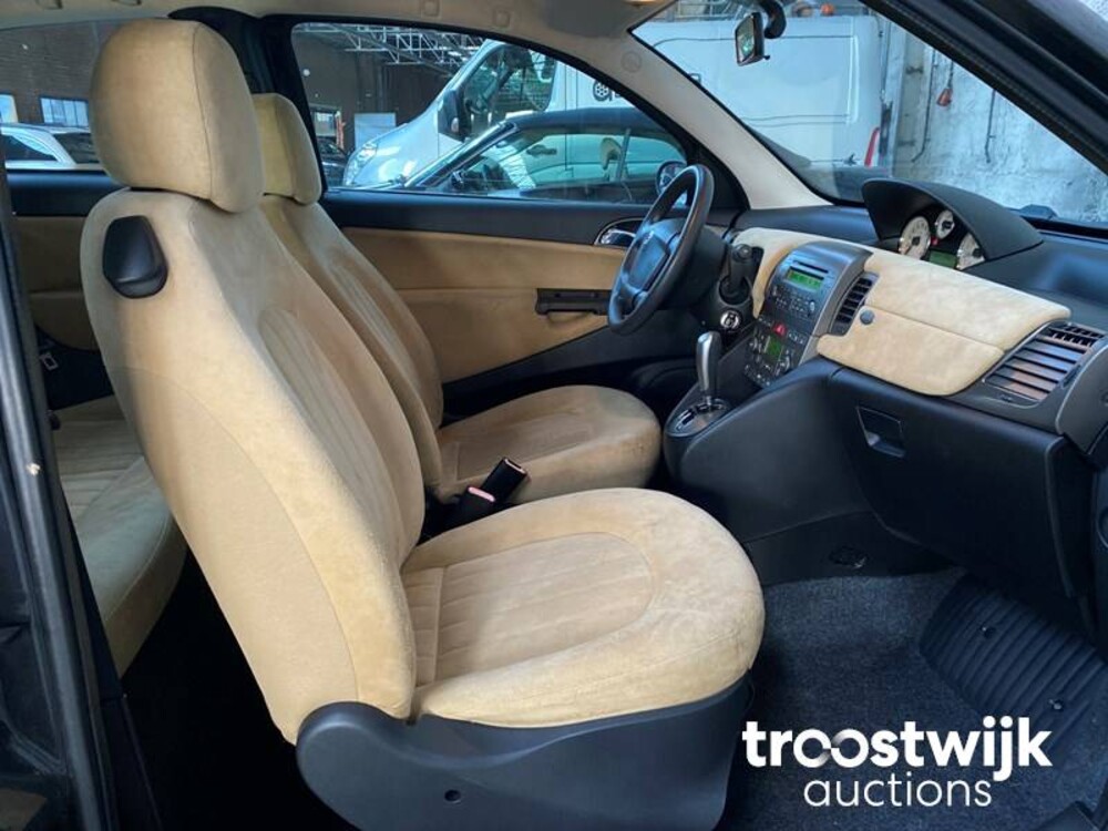 Lancia Ypsilon Platino DFN 1.4-16V 95pk 2005, -Orig.NL-, 42-RB-ZB