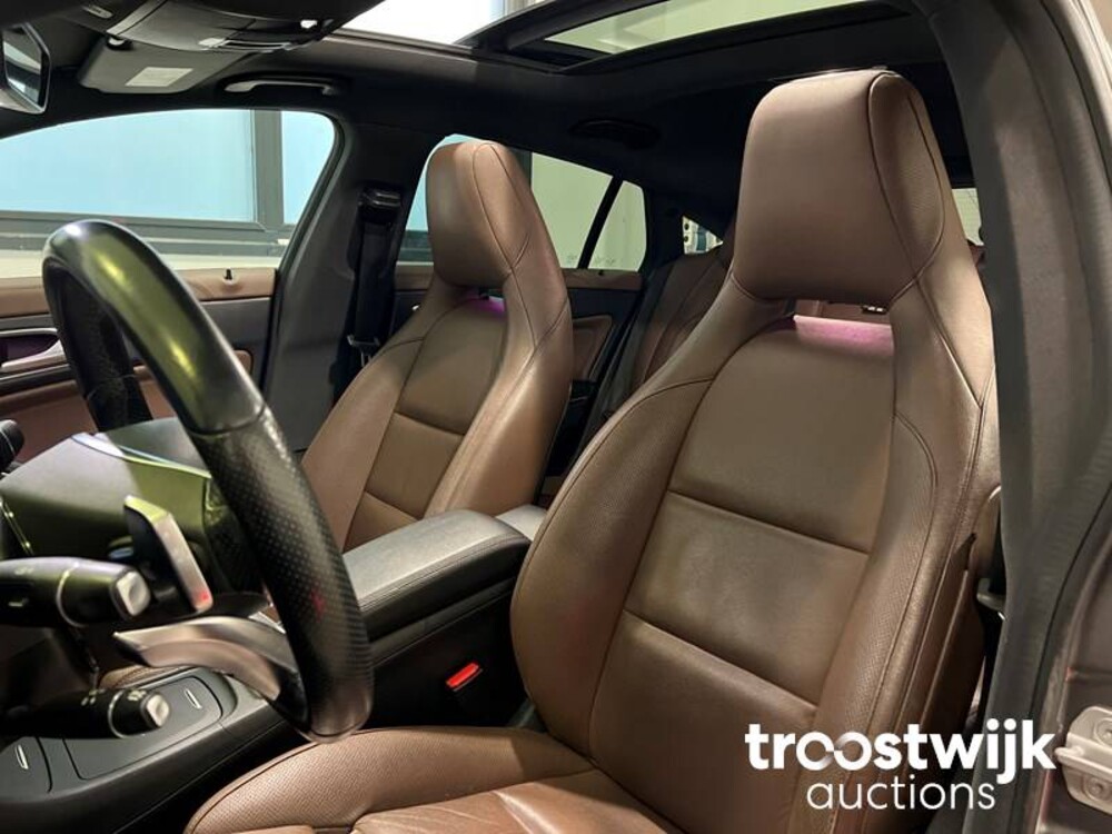 Mercedes-Benz CLA220 AMG D 4Matic 7G-DCT Car