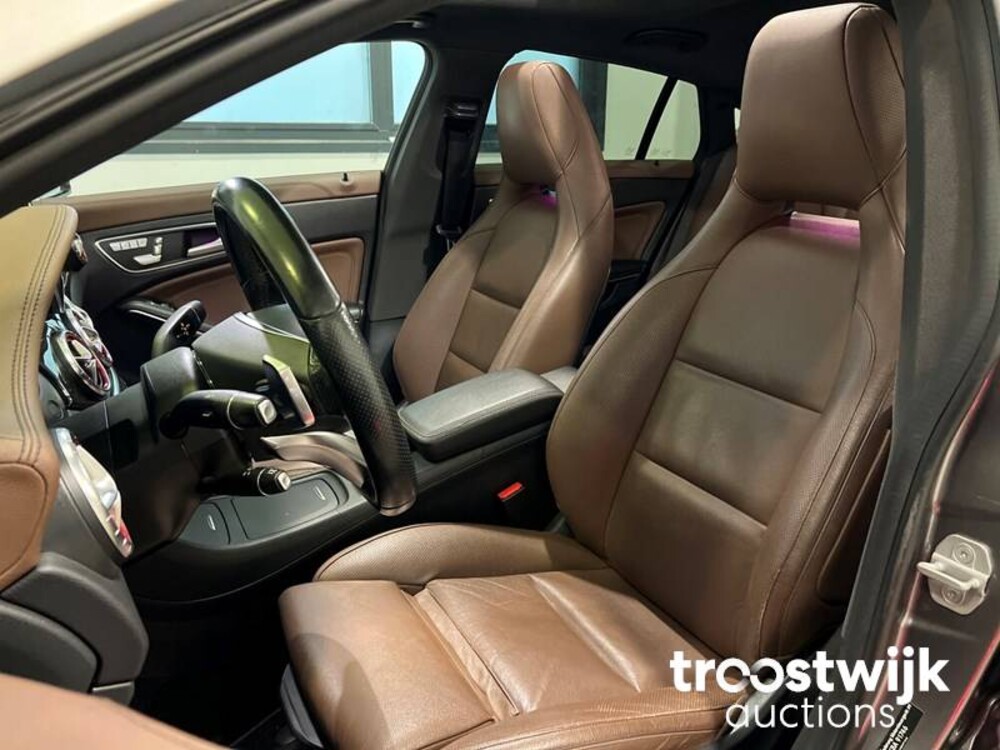 Mercedes-Benz CLA220 AMG D 4Matic 7G-DCT Car