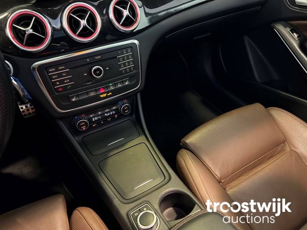 Mercedes-Benz CLA220 AMG D 4Matic 7G-DCT Car