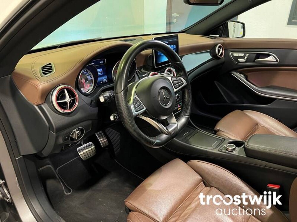 Mercedes-Benz CLA220 AMG D 4Matic 7G-DCT Car