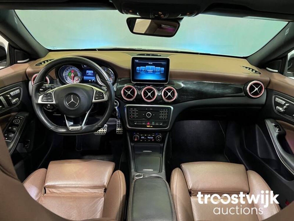 Mercedes-Benz CLA220 AMG D 4Matic 7G-DCT Car