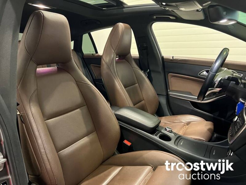 Mercedes-Benz CLA220 AMG D 4Matic 7G-DCT Car