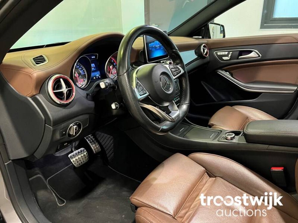 Mercedes-Benz CLA220 AMG D 4Matic 7G-DCT Car