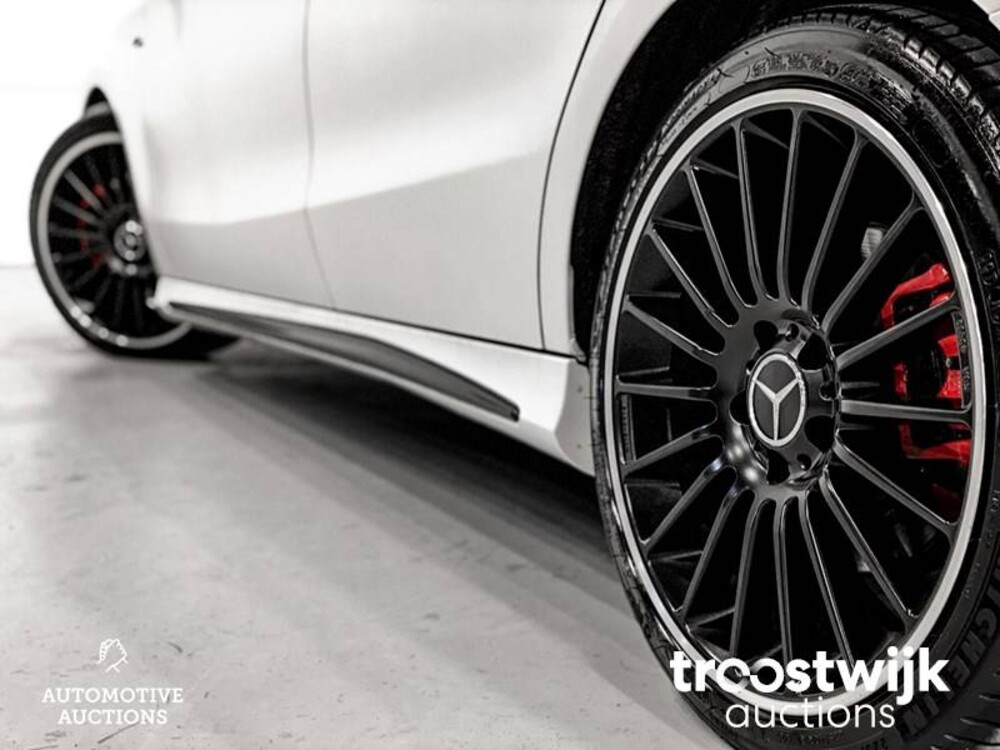 Mercedes-Benz CLA220 AMG D 4Matic 7G-DCT Car