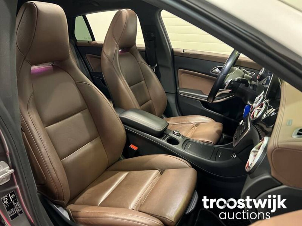 Mercedes-Benz CLA220 AMG D 4Matic 7G-DCT Car