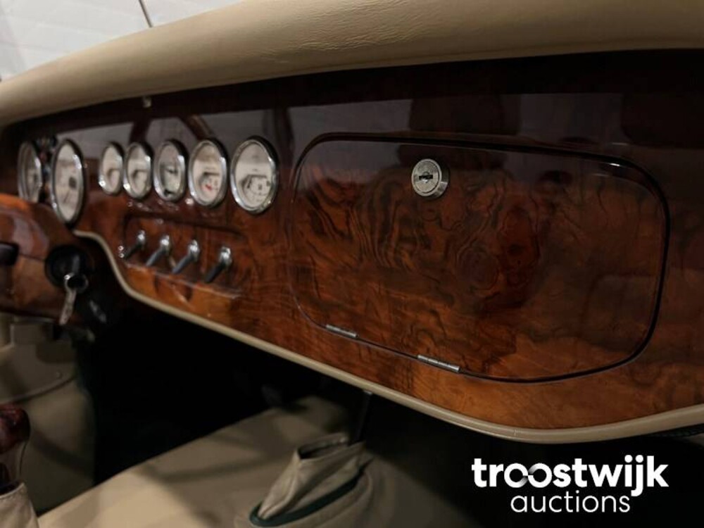 Morgan Plus 3.9 8 V8 2-seater  Car