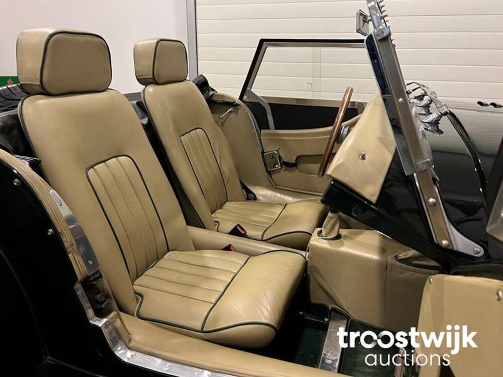 Morgan Plus 3.9 8 V8 2-seater  Car