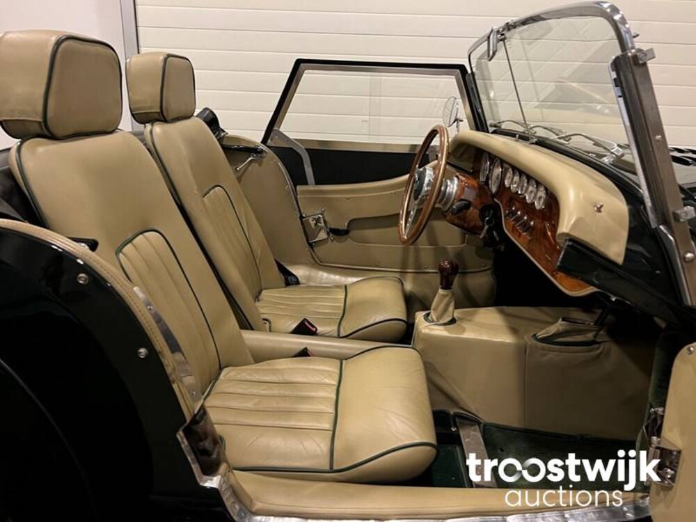 Morgan Plus 3.9 8 V8 2-seater  Car