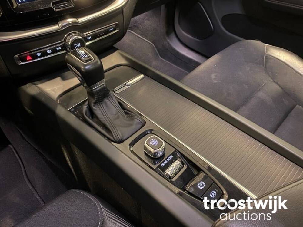 Volvo XC60 D4 AWD Momentum Auto