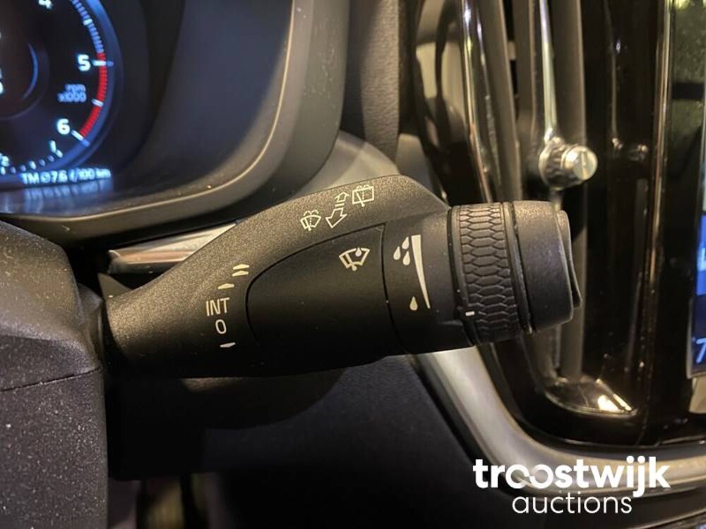 Volvo XC60 D4 AWD Momentum Auto