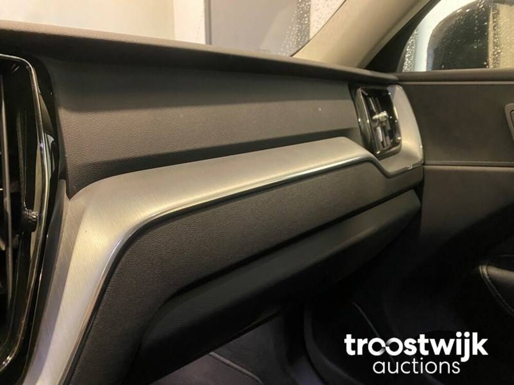 Volvo XC60 D4 AWD Momentum Auto