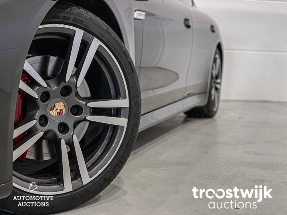Porsche Panamera 3.6 Platinum Edition Car