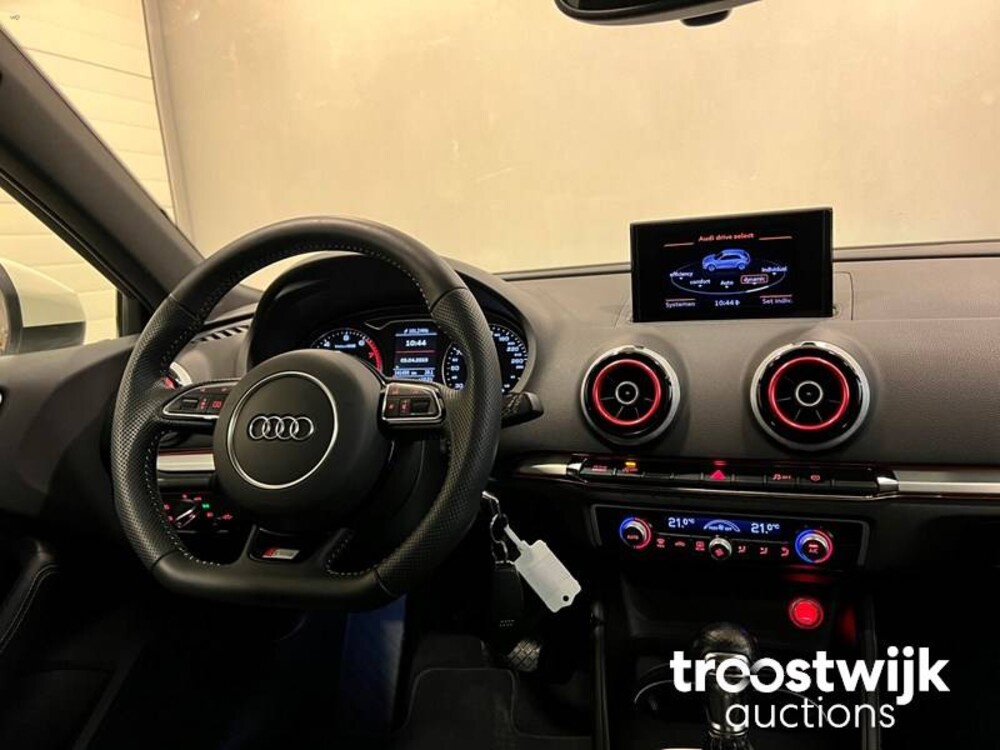 Audi A3 S-line 1.4 TSI Auto