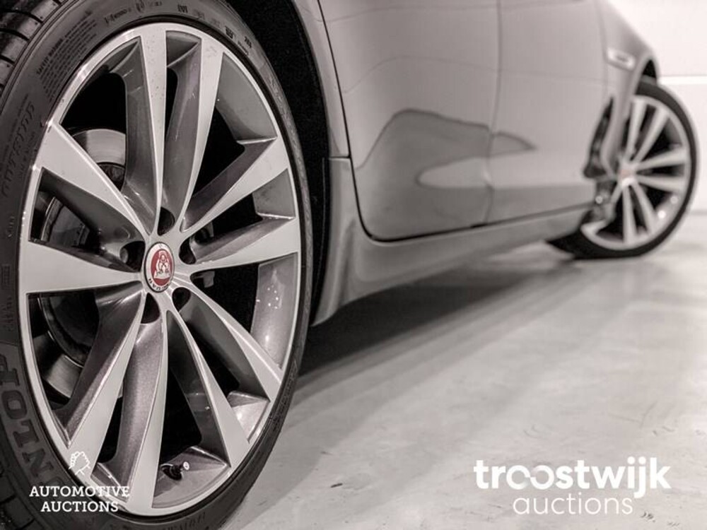 Jaguar XJ Premium Luxury 2.0 Auto