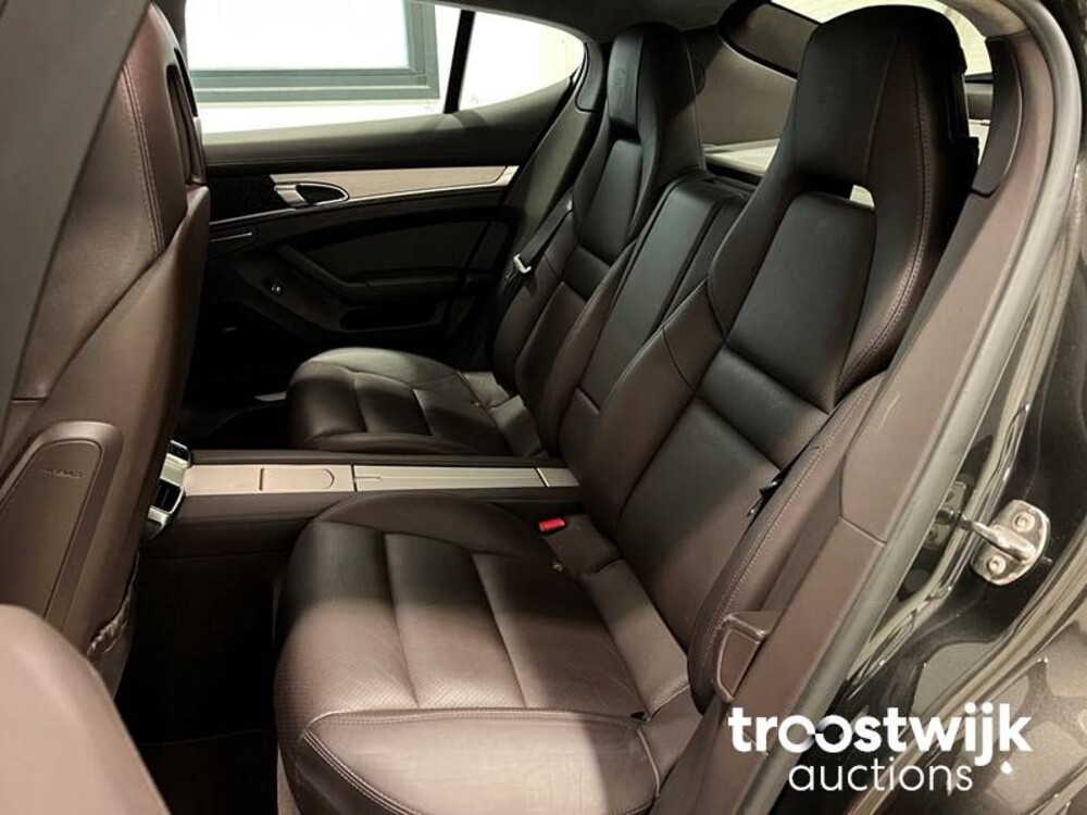 Porsche Panamera Turbo 4.8 Auto