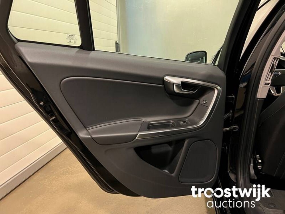 Volvo V60 2.4 D6 AWD Plug-In Hybrid Momentum Auto