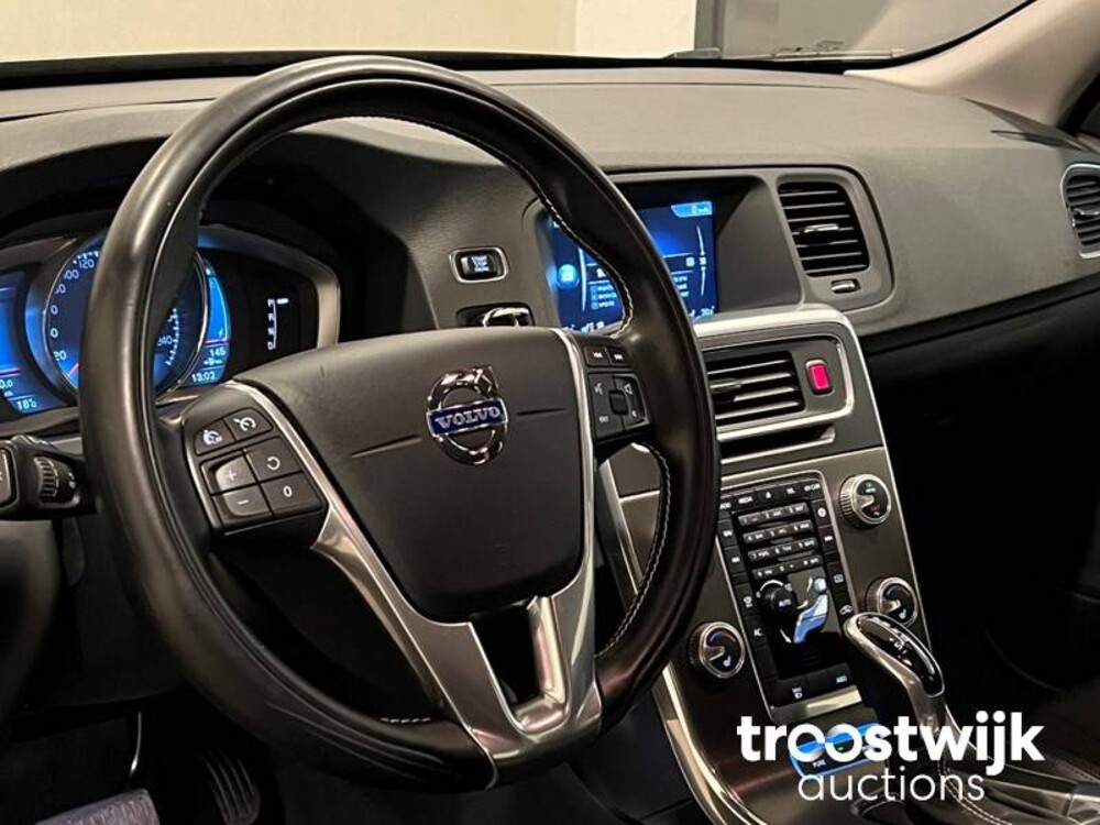 Volvo V60 2.4 D6 AWD Plug-In Hybrid Momentum Auto