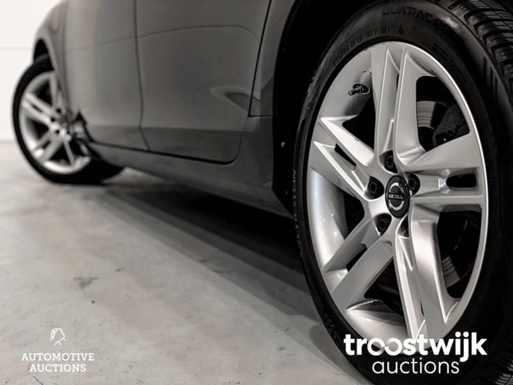 Volvo V60 2.4 D6 AWD Plug-In Hybrid Momentum Auto