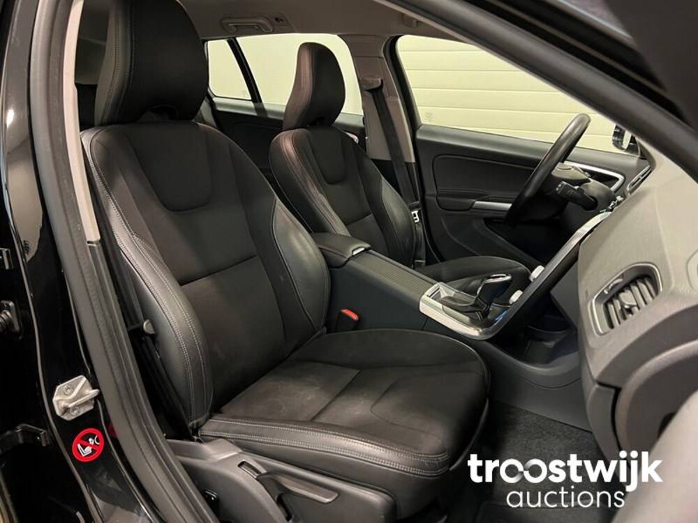 Volvo V60 2.4 D6 AWD Plug-In Hybrid Momentum Auto