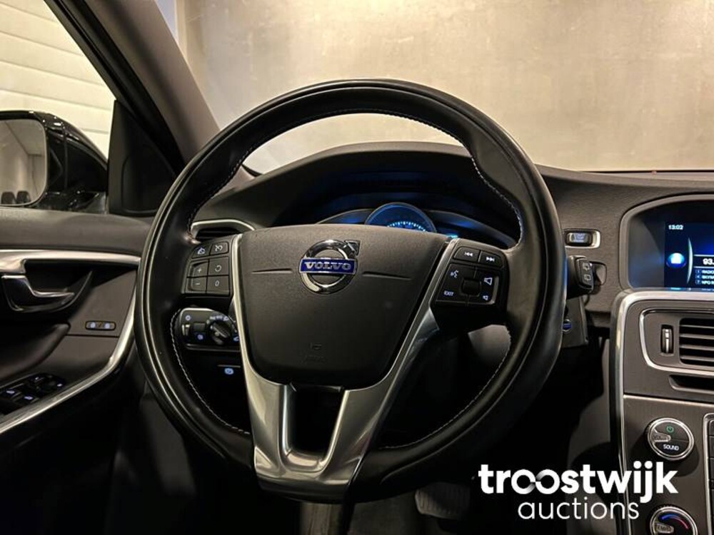 Volvo V60 2.4 D6 AWD Plug-In Hybrid Momentum Auto