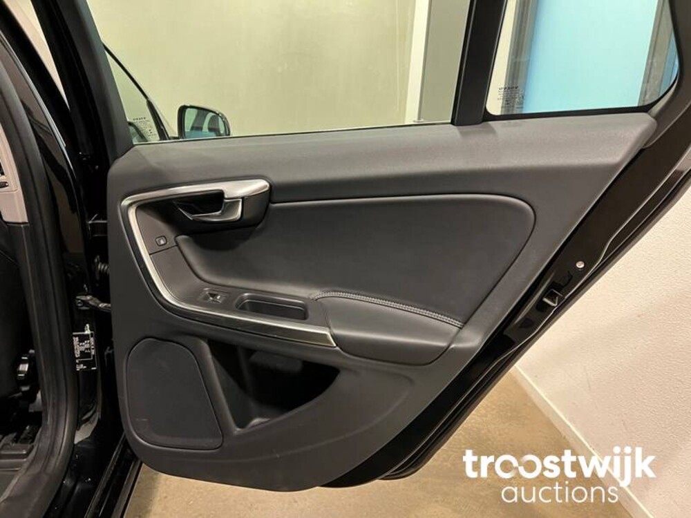 Volvo V60 2.4 D6 AWD Plug-In Hybrid Momentum Auto