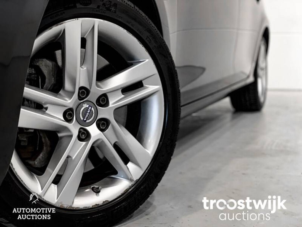 Volvo V60 2.4 D6 AWD Plug-In Hybrid Momentum Auto