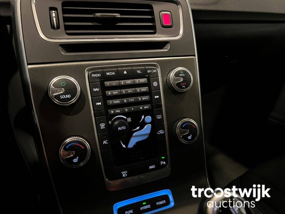 Volvo V60 2.4 D6 AWD Plug-In Hybrid Momentum Auto